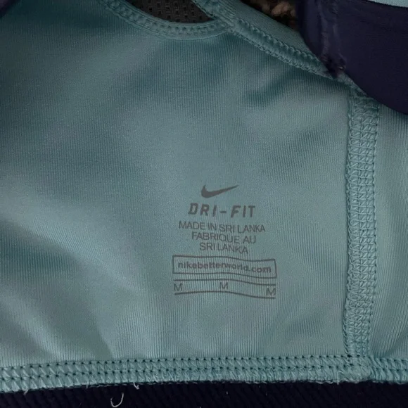 Nike Women's Medium Impact Sports Bra - Picture 4 of 4